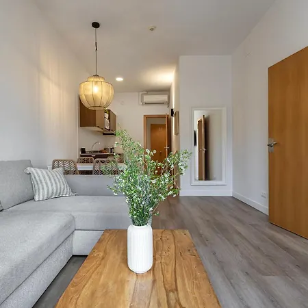 아파트 해피 아파트먼트 *