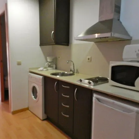 해피 아파트먼트 아파트 *